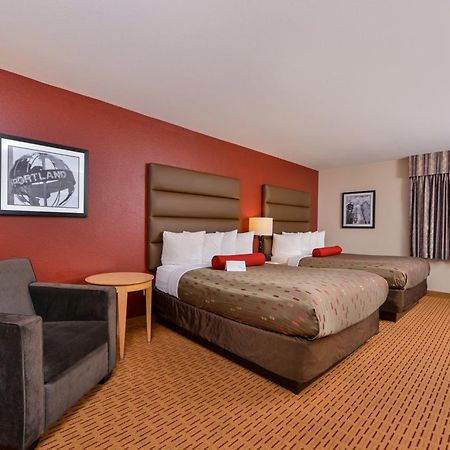 Clackamas Inn And Suites Εξωτερικό φωτογραφία
