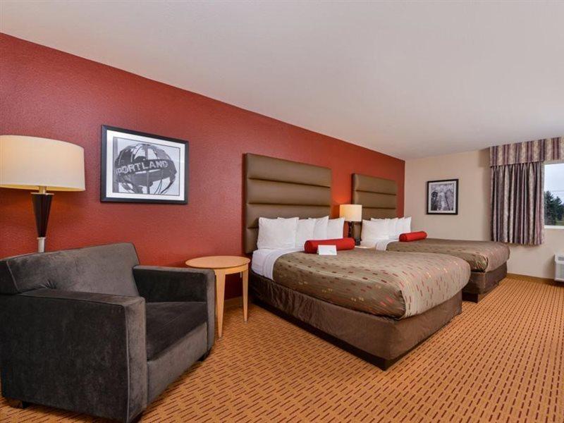 Clackamas Inn And Suites Εξωτερικό φωτογραφία