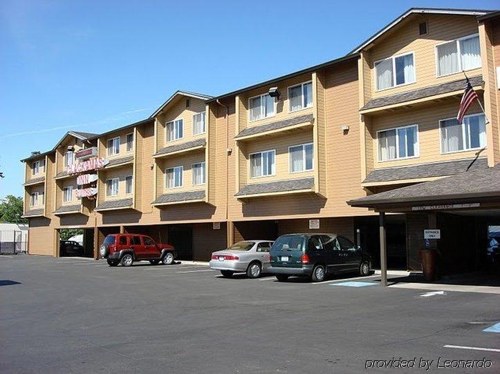Clackamas Inn And Suites Εξωτερικό φωτογραφία