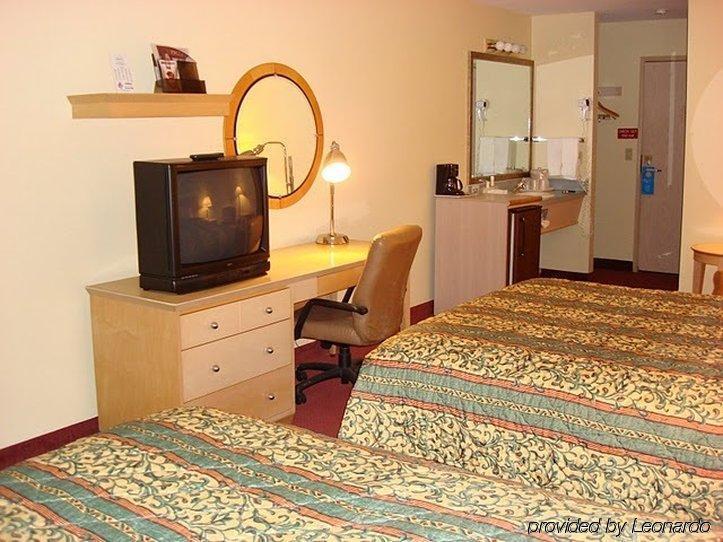 Clackamas Inn And Suites Δωμάτιο φωτογραφία