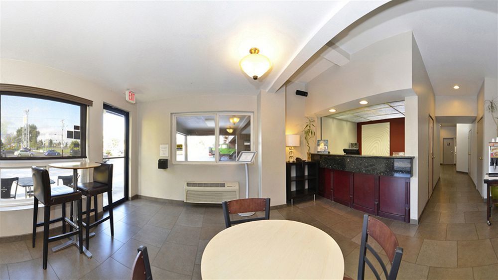 Clackamas Inn And Suites Εξωτερικό φωτογραφία