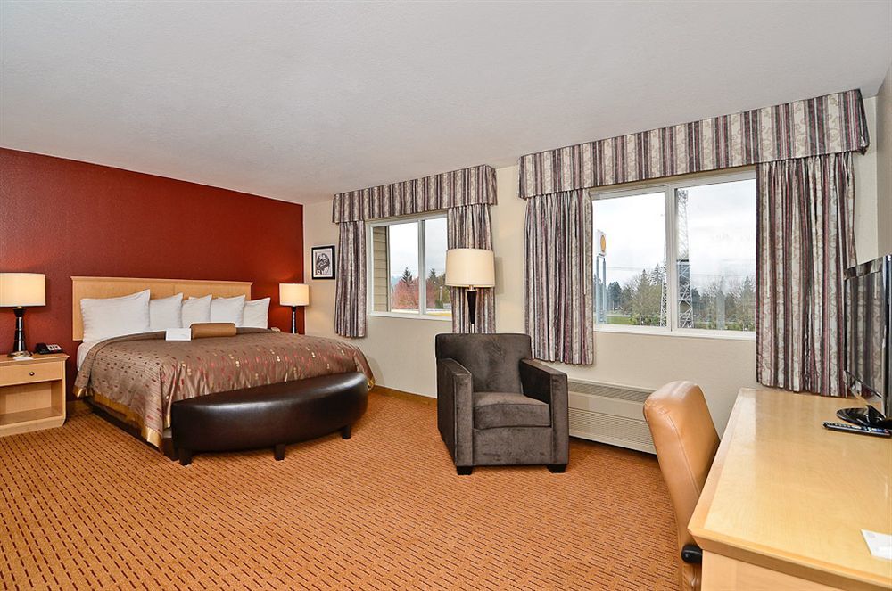 Clackamas Inn And Suites Εξωτερικό φωτογραφία