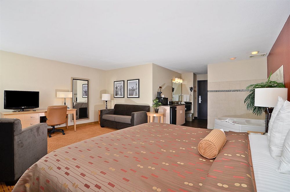 Clackamas Inn And Suites Εξωτερικό φωτογραφία