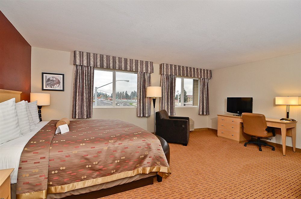 Clackamas Inn And Suites Εξωτερικό φωτογραφία