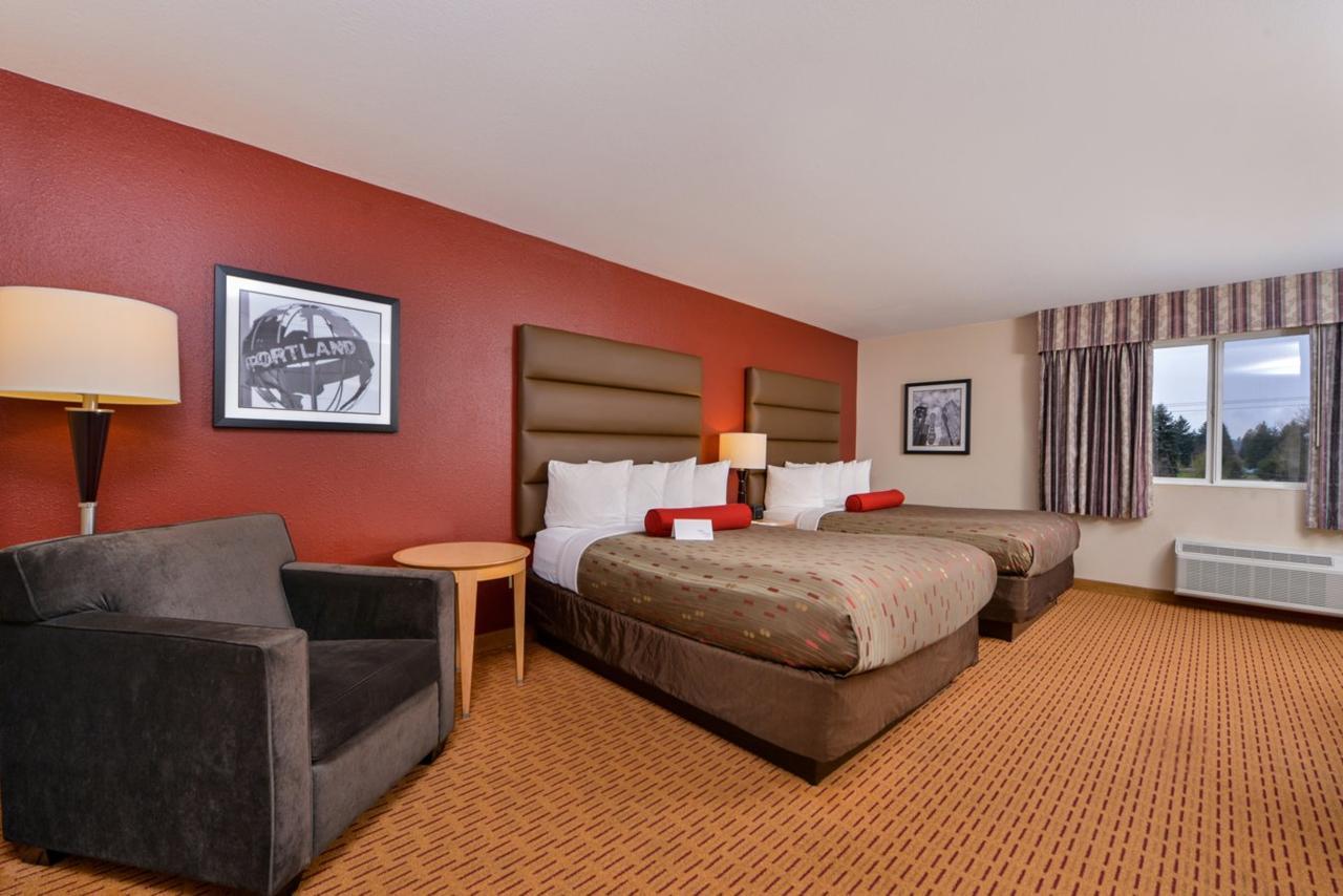 Clackamas Inn And Suites Εξωτερικό φωτογραφία