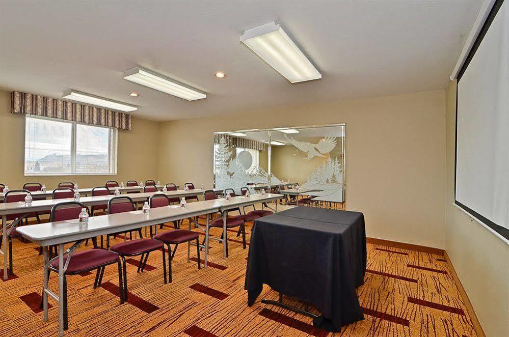 Clackamas Inn And Suites Εξωτερικό φωτογραφία