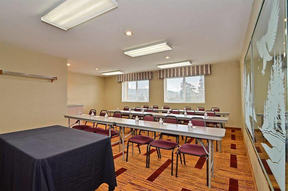 Clackamas Inn And Suites Εξωτερικό φωτογραφία