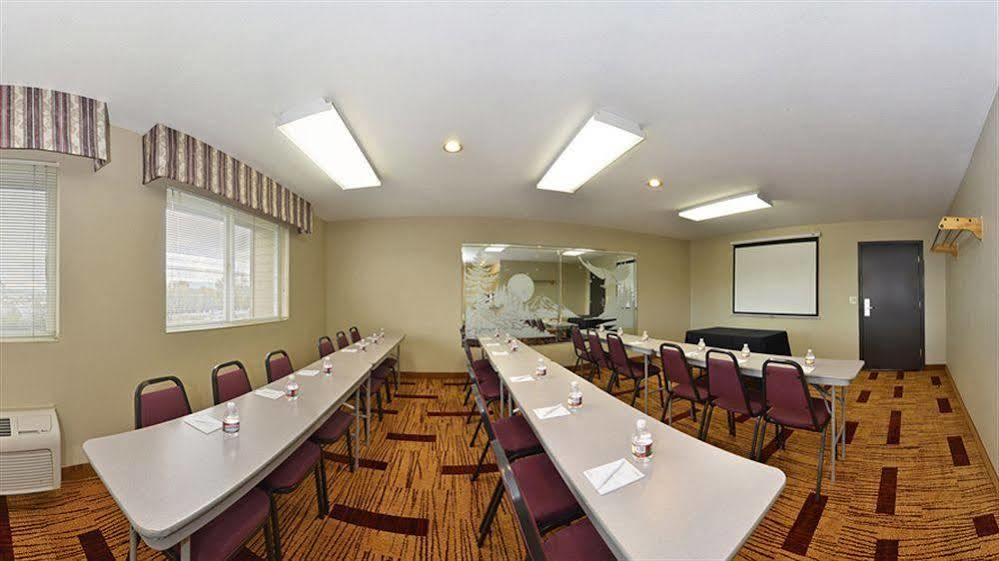 Clackamas Inn And Suites Εξωτερικό φωτογραφία