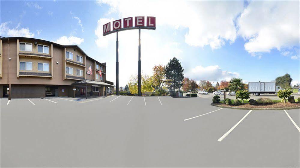 Clackamas Inn And Suites Εξωτερικό φωτογραφία