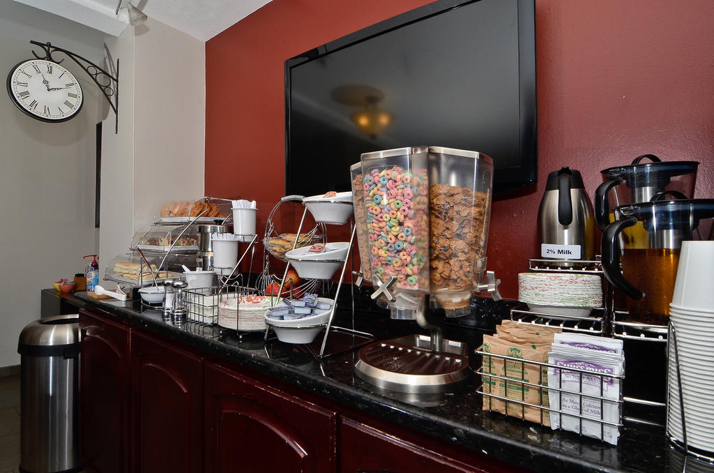 Clackamas Inn And Suites Εξωτερικό φωτογραφία