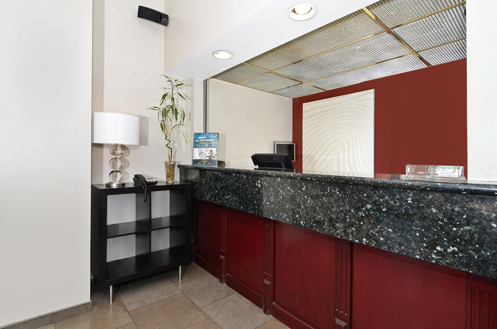 Clackamas Inn And Suites Εξωτερικό φωτογραφία