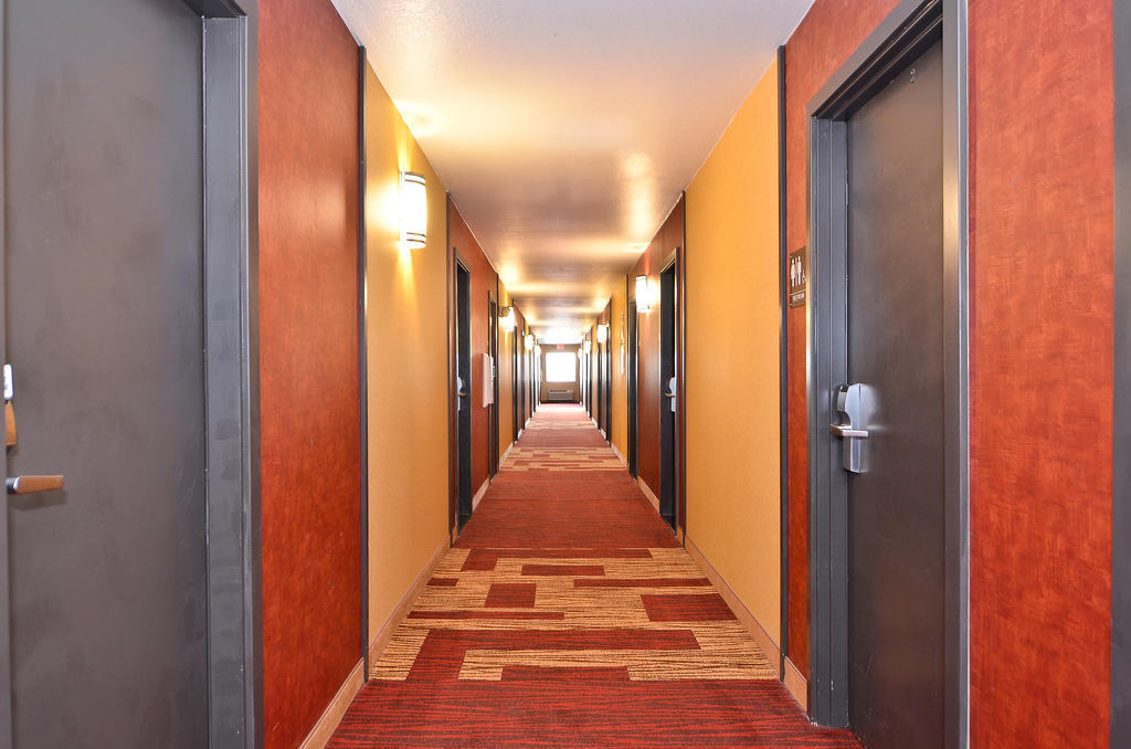 Clackamas Inn And Suites Εξωτερικό φωτογραφία