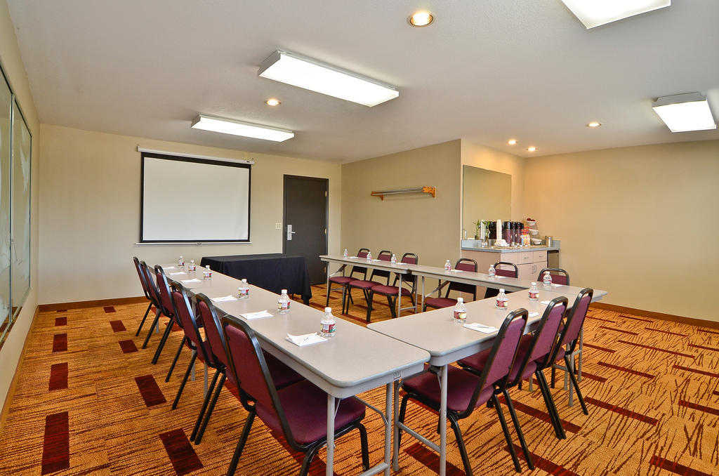 Clackamas Inn And Suites Εξωτερικό φωτογραφία